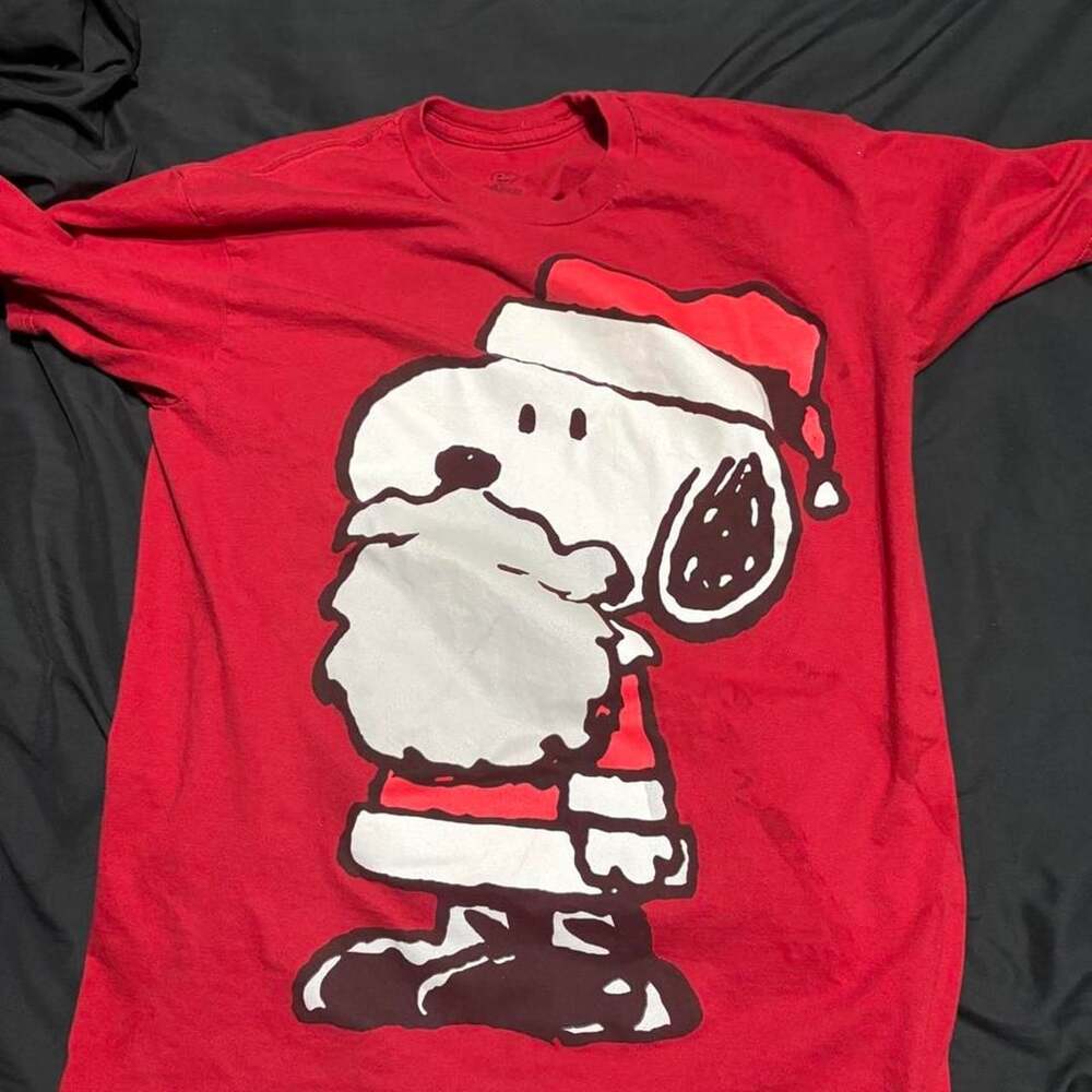 Peanuts Snoopy Santa Christmas T-Shirt Size L-42/40 Red Graphic Tee